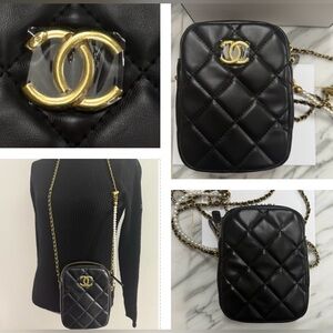 CHANEL “GWP” CROSSBODY / PHONE BAG IN BLACK QUILTED DESIGN WITH INTERIOR POCKET